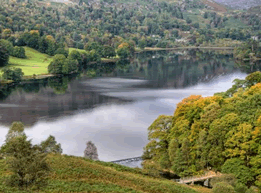 <b>Once a home to William Wordsworth, Grasmere has become a highly poular tourist destination in the Lake District. The very pretty village buildings are mainly 19th and early 20th Century and well worth a visit.</b> <p>Grasmere Lake is one of the smaller lakes. Its waters are navigable with private boats and rowing boats, but not powered boats. <p>Find a self catering cottage or apartment in the Grasmere Lake area below.